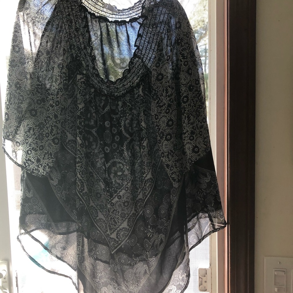 Navy/white flowing peasant top